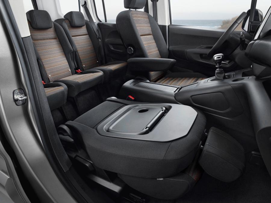 Интерьер Opel Combo Life 2018 года  (фото 3 из 44)
